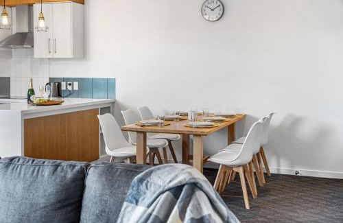 Hamilton East Apartment | D-Street Retreat - Hamilton