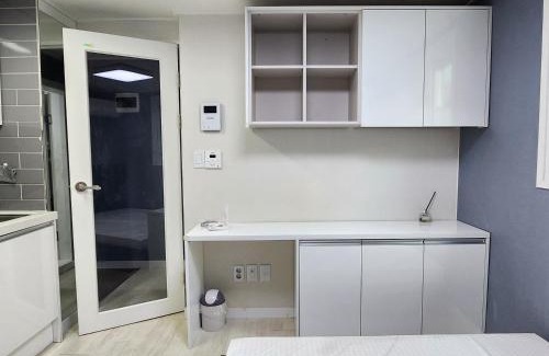 Dongjak-gu Apartment | D Studio room at Soongsil Univ Entrance Station