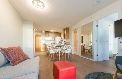 Yaletown Condo | D11 - Tastefully Furnished One Bedroom in Yaletown