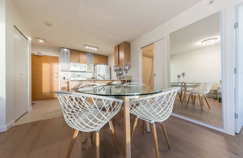Yaletown Condo | D11 - Tastefully Furnished One Bedroom in Yaletown