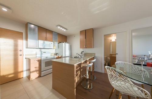 Yaletown Condo | D11 - Tastefully Furnished One Bedroom in Yaletown
