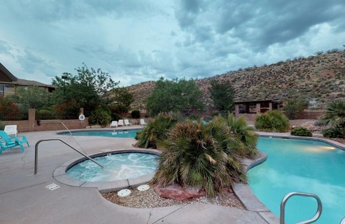 St. George Hotel | D13-Amazing Red Cliff View-Third Floor 3-bedroom Sunset View