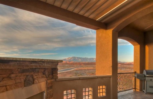 St. George Hotel | D13-Amazing Red Cliff View-Third Floor 3-bedroom Sunset View