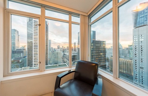 Central Condo | D2 -1 Bedroom in the Heart of Downtown