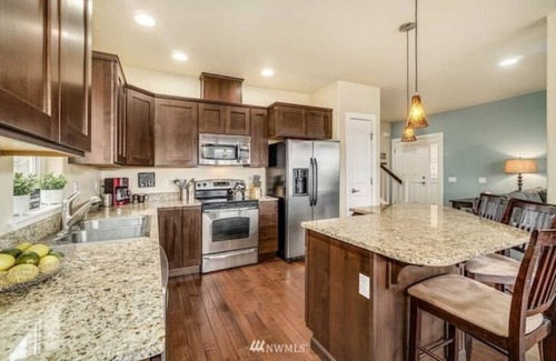 Quincy House | D25-2 Deck Unit Riverview w/ATCH garage Sunserra nearby heated pool and hot tub