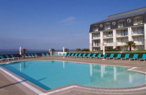 Treboul Apartment | D4218 - APPT T. 2 RESIDENCE WITH SWIMMING POOL DIRECTLY ON THE BEACH OF TREBOUL