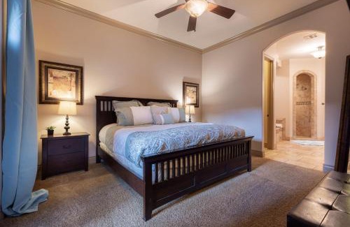 St. George Hotel | D5-Coral Springs Poolside-Ground Floor 3-bedroom Hillside View