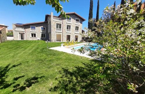 Grosseto Apartment | Da Ilaria primo piano di villa con piscina e parcheggio