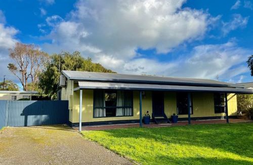 Waterhouse House | Da Ja Surf - Pet Friendly