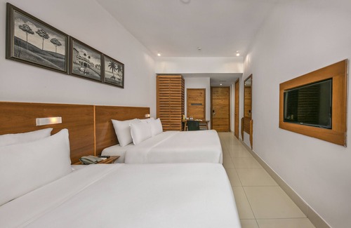 Son Tra Hotel | Da Nang Bay Hotel