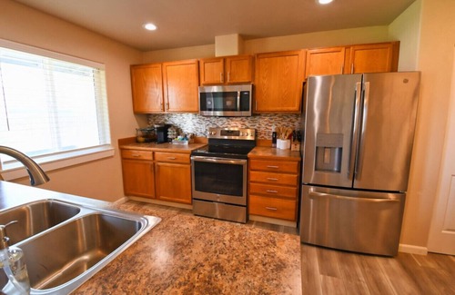 Desert Aire House | DA Perfect Oasis! Near the George 5 beds 2 bath