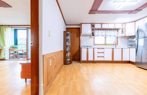 Suwon House | Daebudo Bada Solhyangi Pension