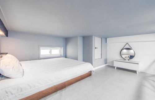 Suwon House | Daebudo on the Beach Pool Villa