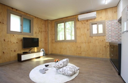 Suwon House | Daebudo Rainbow Pension