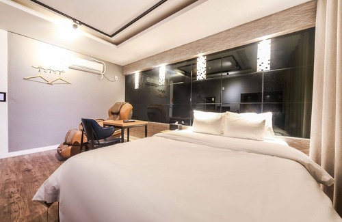 Bongmyeong-dong Hotel | Daejeon Yuseong May Hotel