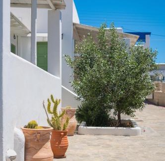 Aliki Bed & Breakfast | Dahlia Apartments And Studios
