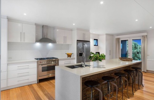 Dromana House | 'Dahlia Views' - the ultimate family entertainer