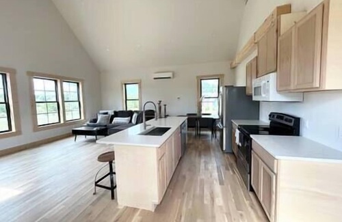 Dahlonega House | Dahlonega Mountain Creekside Retreat: 2BD/2BA