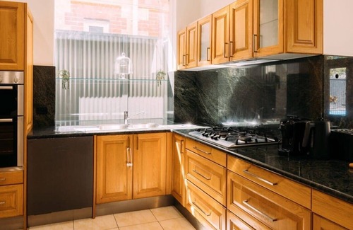 Glenelg South House | Daicos LUX Glenelg - Pool, 4BD, 3BA, Sleeps 13