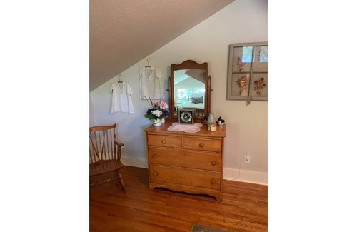 Woodbury County House | Daily Breakfast; 1/2 BRs, Adjoining Den and Pvt Bath; 2nd floor of historic home