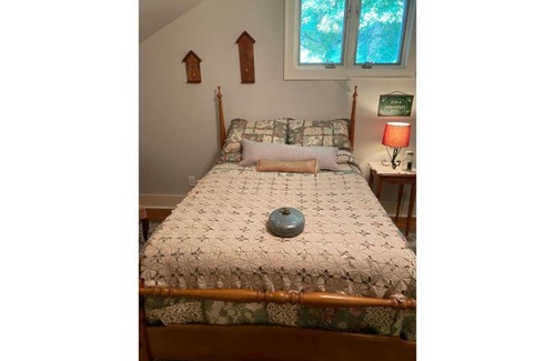 Woodbury County House | Daily Breakfast; 1/2 BRs, Adjoining Den and Pvt Bath; 2nd floor of historic home
