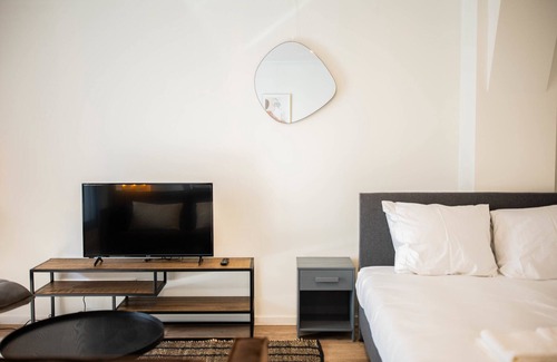 Kop van Zuid Apartment | Daily serviced studio apartment 58m2 -PRH11D-