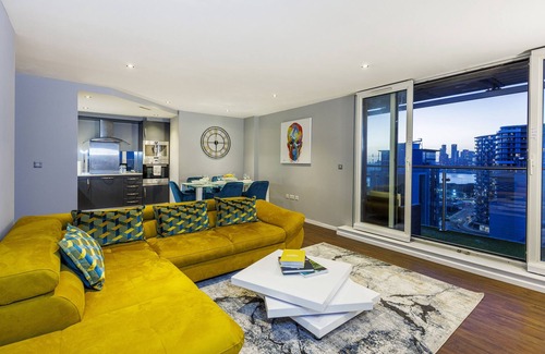 Docklands Apartment | Daimee's Place 2 Bed and 2 Bath Property