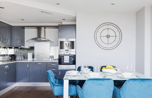 Docklands Apartment | Daimee's Place 2 Bed and 2 Bath Property