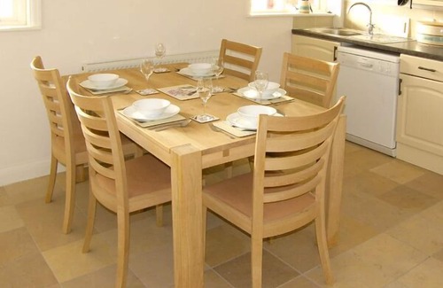 Knutsford Apartment | DAIRY APARTMENT 2, character holiday cottage in Tatton Park