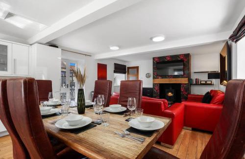 Bamburgh House | Dairy Cottage - North East Escapes
