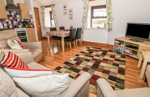 Llanrwst Cottage | DAIRY COTTAGE, pet friendly, with a garden in Llanrwst