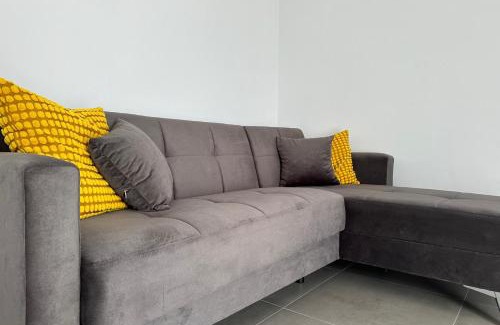 Molfetta Apartment | Daisy Apartment - Cozy Apartment with Balcony - Molfetta