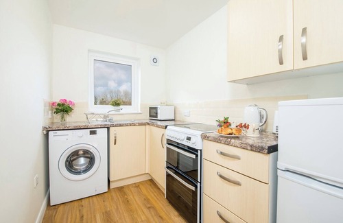 Whitland Cottage | Daisy Cottage, Holiday Cottage Llanfallteg, Near Narberth, Sleeps 4, 2 bedrooms, bathrooms