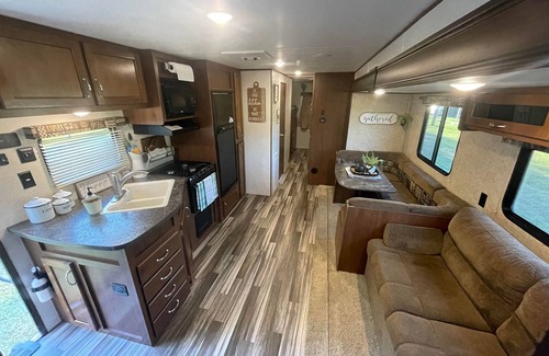 Anderson House | Daisy Duke - Camper for Rent, Delivery Available