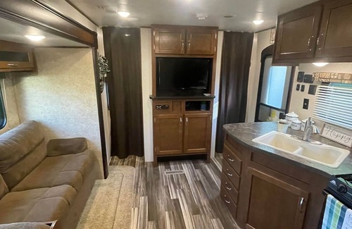 Anderson House | Daisy Duke - Camper for Rent, Delivery Available