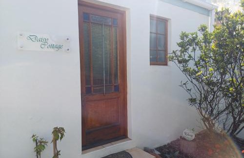 Robertson Apartment | Daisy House Accommodation