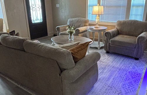 Jacksonville House | Daisy’s PlacenCozy cottage three bedroom located in the heart of Jacksonville