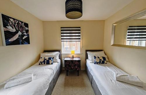 Eastleigh Apartment | Dakota 2Bed - AwayOnBusiness