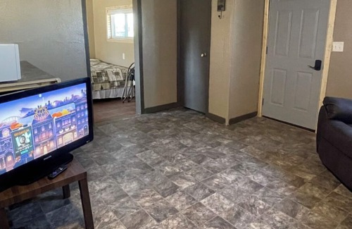 Faulkton Cabin | Dakota Landing Cabins & Motel: #11-Cozy, newly remodeled cabin