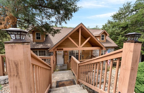 Branson West House | Dakota Lodge 2 Bedroom Home by RedAwning