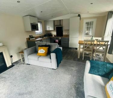 Allerthorpe House | Dakota Lodge with Hot Tub