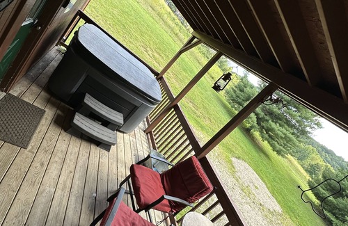 Logan Cabin | Dakota Trail Cabin 1/2 mile from Old Man's Cave State Park in Hocking Hills