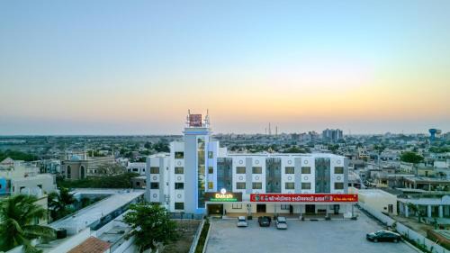 Dwarka Hotel | Daksh The Grand Goverdhan