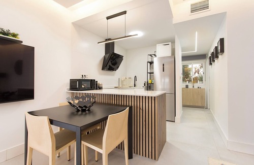 Centro - Sagrario Apartment | Dalí's Sanctuary in Granada Private Parking