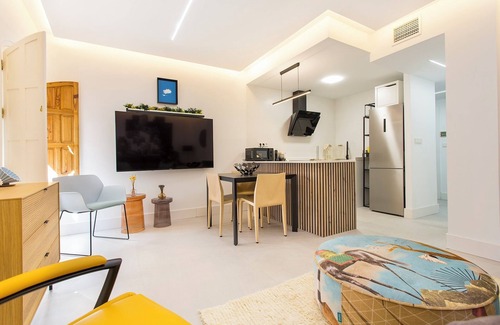 Centro - Sagrario Apartment | Dalí's Sanctuary in Granada Private Parking