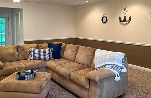 Albany House | Dale Hollow Lake Haven: Private Yard + Grill!