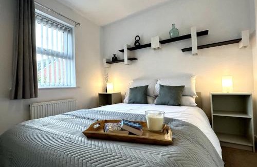 Middlesbrough House | Dale House by Blue Skies Stays