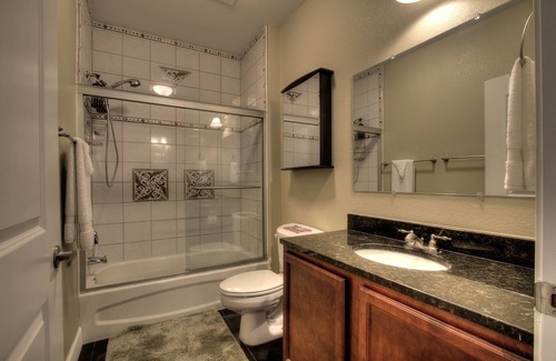 Bean Station Condo | Dale's Lakefront Penthouse w/ 4 king beds, Fireplace, Hammock Sleeps 8