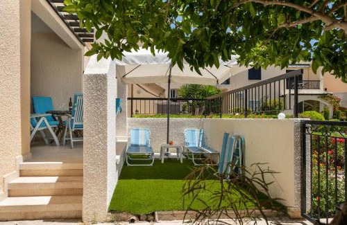 Konia Apartment | Dalia Seaside 2 Bedroom Apartment with Pool & Garden