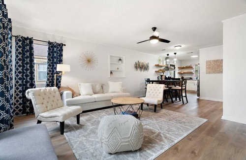 Oak Cliff Apartment | Dallas Dreamy Den 14 min Downtown